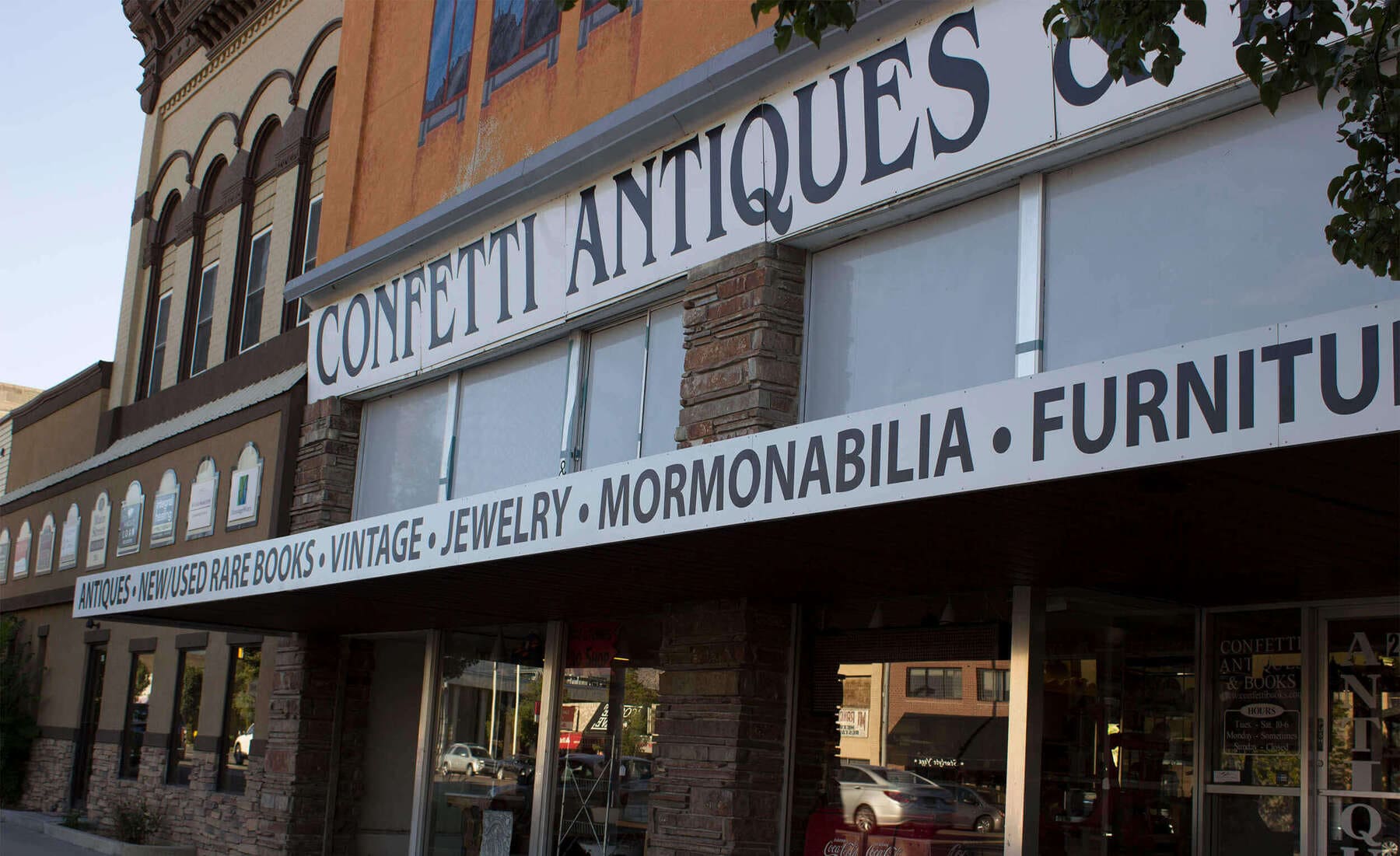 front entrance downtown of confetti antiques - photo by confetti antiques