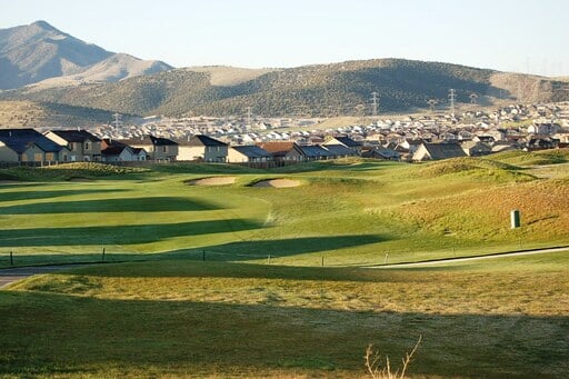 green and brown hills of grass on golf course at the ranches golf club - photo by Flickr