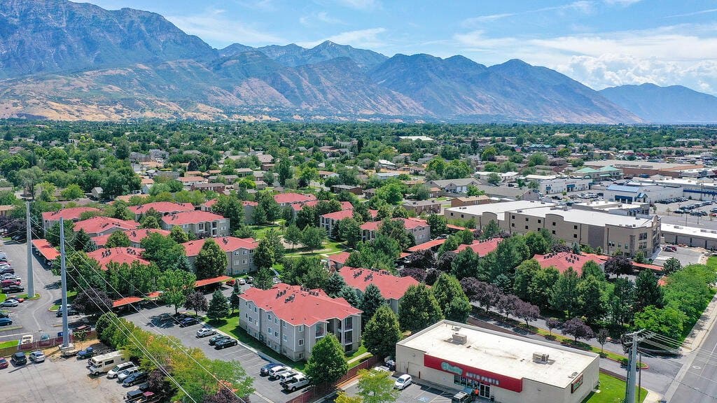 orem utah sky view with apartments and trees and mountains - photo by beeline pest control